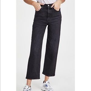 Black Levi’s Ribcage jeans